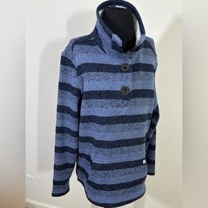 Avalanche sz XL sporty top in a medium weight  Partial button Standup collar